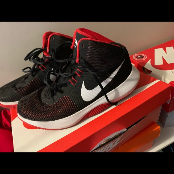 nike air basketball shoes - Picture 4 of 7